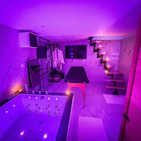 King Size Sauna Jacuzzi Bed & Breakfast