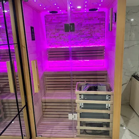 King Size Sauna Jacuzzi