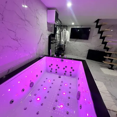 King Size Sauna Jacuzzi 3* Lisieux