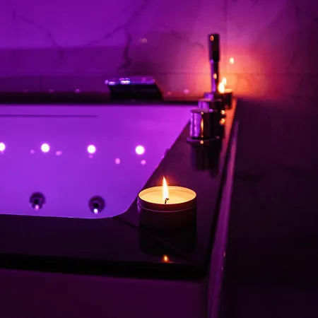 King Size Jacuzzi Bed & Breakfast Lisieux