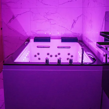 King Size Sauna Jacuzzi