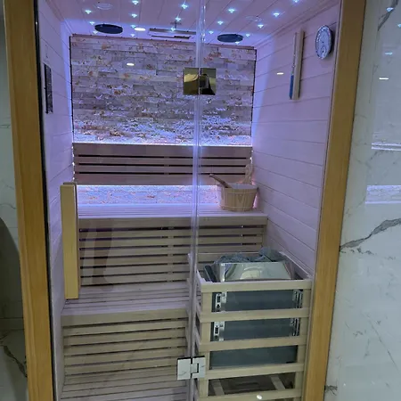 King Size Sauna Jacuzzi Bed & Breakfast Lisieux