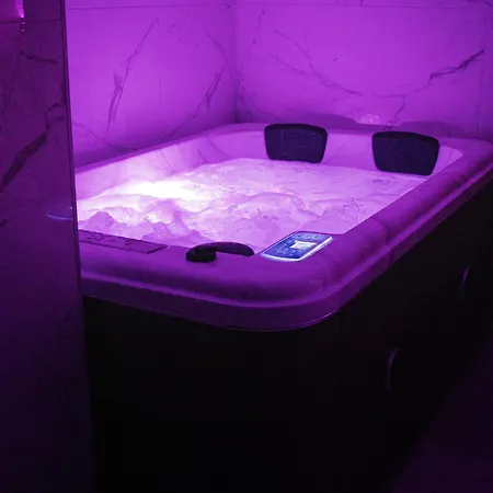 King Size Sauna Jacuzzi 3*