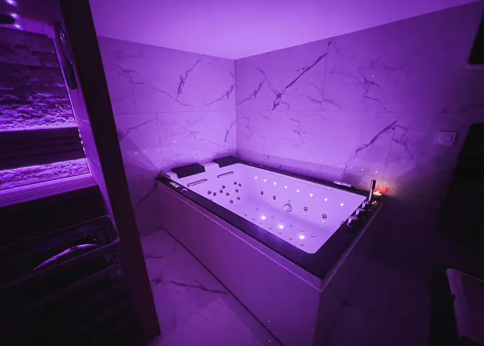 King Size Sauna Jacuzzi 3*