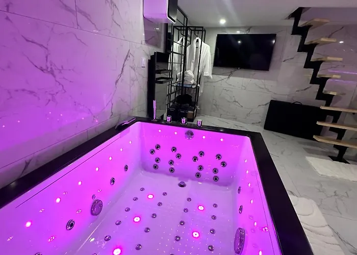 King Size Sauna Jacuzzi 3* Lisieux