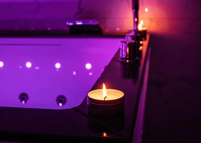 King Size Sauna Jacuzzi Bed & Breakfast Lisieux