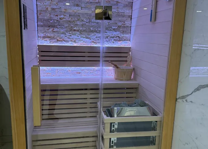 King Size Sauna Jacuzzi Bed & Breakfast Lisieux